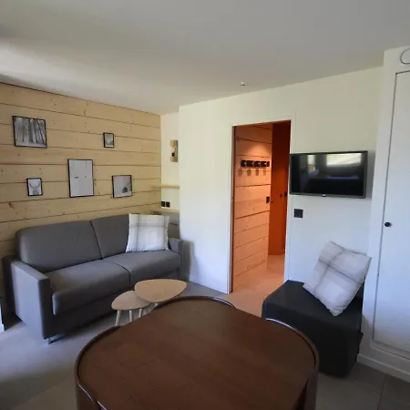 Apartment Renove Au Pied Des Pistes Avec Balcon Et Cuisine Equipee - Fr-1-755-9 *