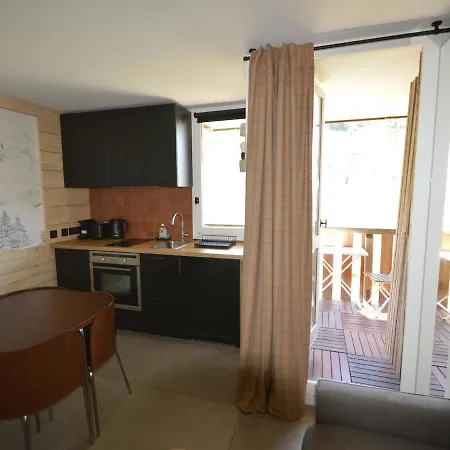 Renove Au Pied Des Pistes Avec Balcon Et Cuisine Equipee - Fr-1-755-9 * La Plagne