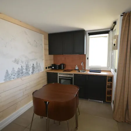 Apartment Renove Au Pied Des Pistes Avec Balcon Et Cuisine Equipee - Fr-1-755-9 *